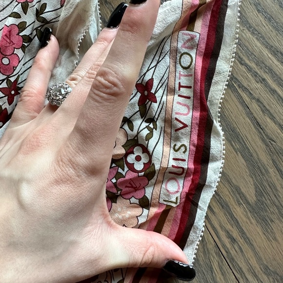 Louis Vuitton Purse Scarf - Picture 2 of 4